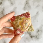 ドール用クッション　インド刺繍　ピンク系花柄　ドール用　1/6スケール　kafune