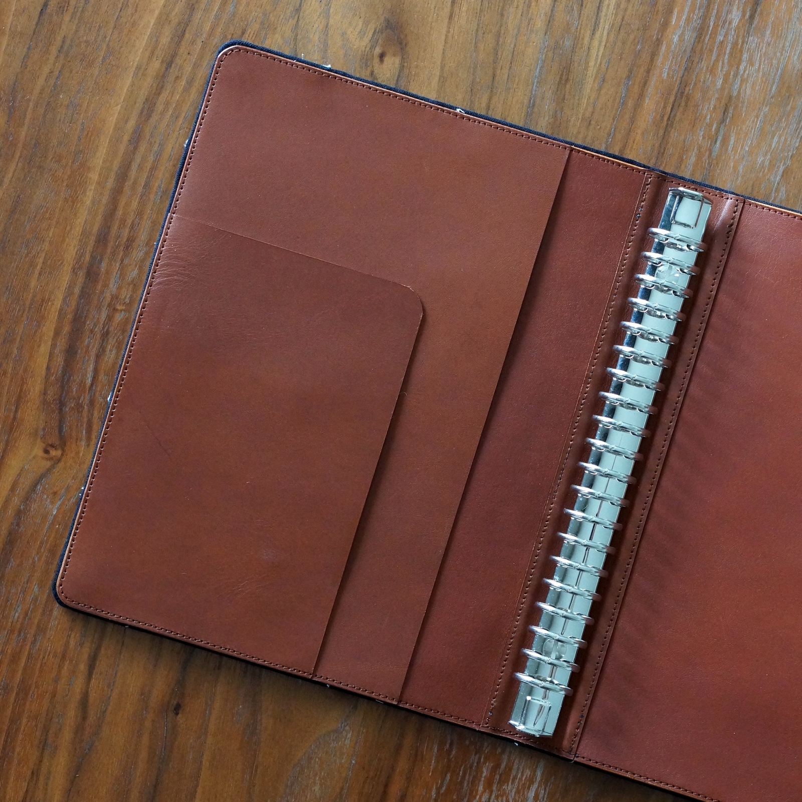 ミナペルホネン タンバリン ネイビー×ライトブルー A5リングバインダー