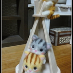＊テントで遊ぶ３匹のねこちゃん　置物＊