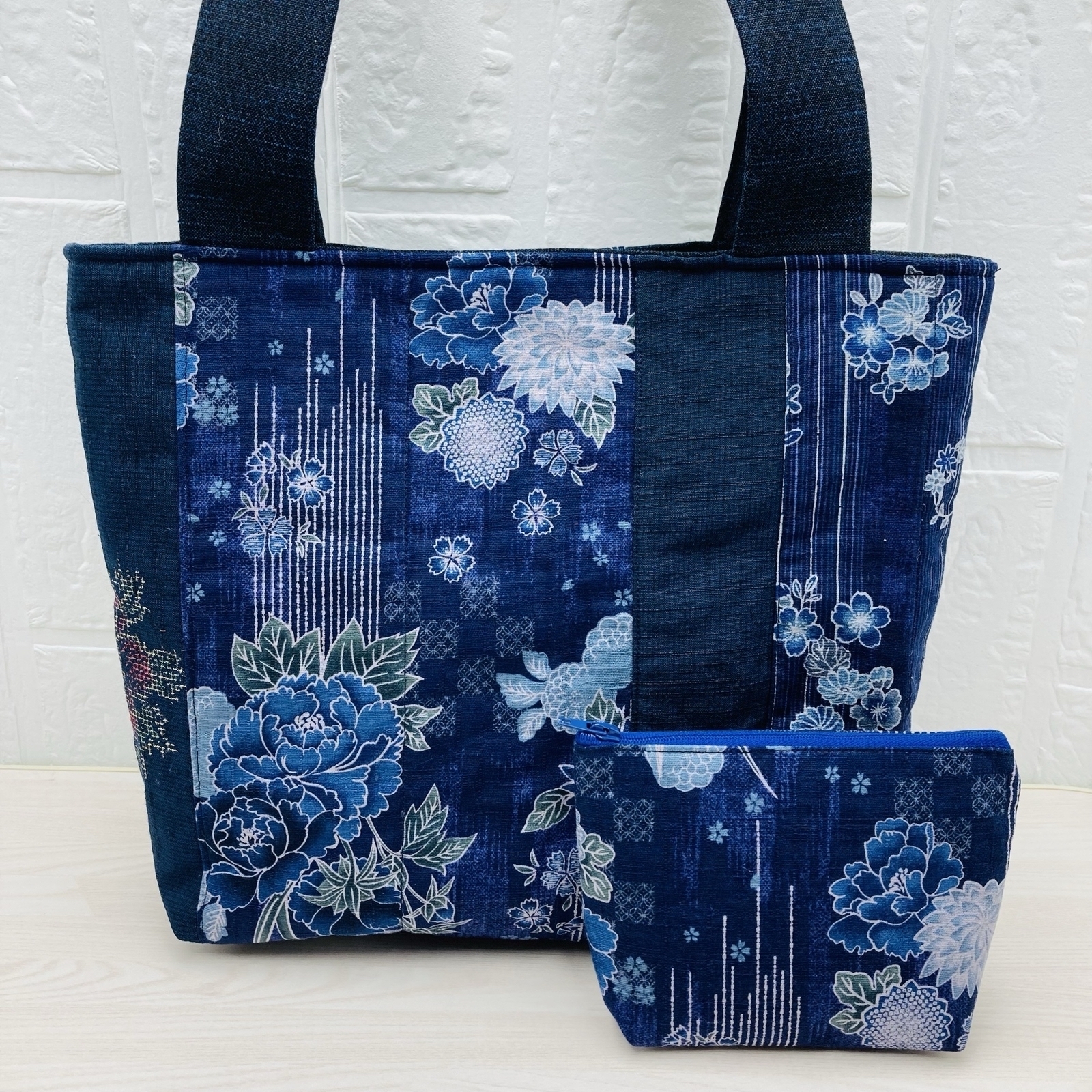 パッチワークキルト　特大　トートバック　52✖️39✖️19cm ハンドメイド 大型パッチワークキルトバッグ トートバッグ lilla＊ 通販