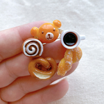 くまパンとカフェの朝食風♪ミニチュアリングブローチ