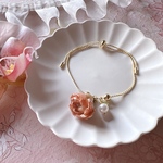 ピンク薔薇バラのドライフラワーと淡水パールのブレスレット～本物の花 春 桜色