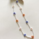 Daisy flowers beads necklace.