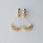  tubu tubu drop hoop ( gold／金糸 )  イヤリング ／ ピアス  糸の耳飾り 三日月  月  フープ