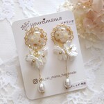 桜が揺れるイヤリング 白ロング