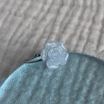 バラ　薄めの水色指輪