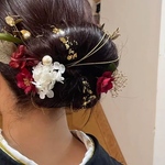 three flower  アネモネとコットンパールの髪飾り　赤　えんじ色　梅の花　黒　ブラック　白　ホワイト　振袖　卒業式　和装　洋装  結婚式　成人式　着物　白無垢　卒業式髪飾り　水引　金箔　袴　