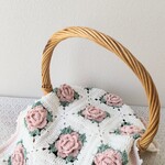 お花モチーフのマルチカバー　薔薇模様　ピンク　68×37