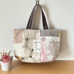 ＊布合わせ ぷっくりトート＊おさんぽバッグ  小ぶりなトートバッグ ランチバッグ フラワーブーケ 北欧風花柄