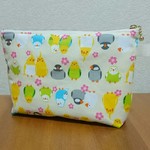たっぷり入るポーチ マチ付〈インコ〉