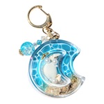 月型の海塗りダブルシェイカーキーホルダー　uvレジン　海レジン　シェイカーキーホルダー　海のかけら　海の生き物　レジンアート　プレゼント　贈り物　癒し　幻想的　透明感　　海好き