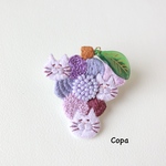 猫ぶどう手刺繍ブローチ
