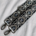 ショルダーストラップ　スマホショルダー　インド刺繍リボン　【送料込み】黒　ブラック　ハート