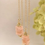 天然石の揺れるピアス＊ムーンストーン＊