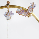 勿忘草アシンメトリー/薄明ブルー＆パープル　ピアス・イヤリング　上品　透明感　イヤーカフ　ブルー　揺れる