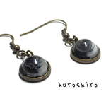 モノトーンなピアス(金古美)
