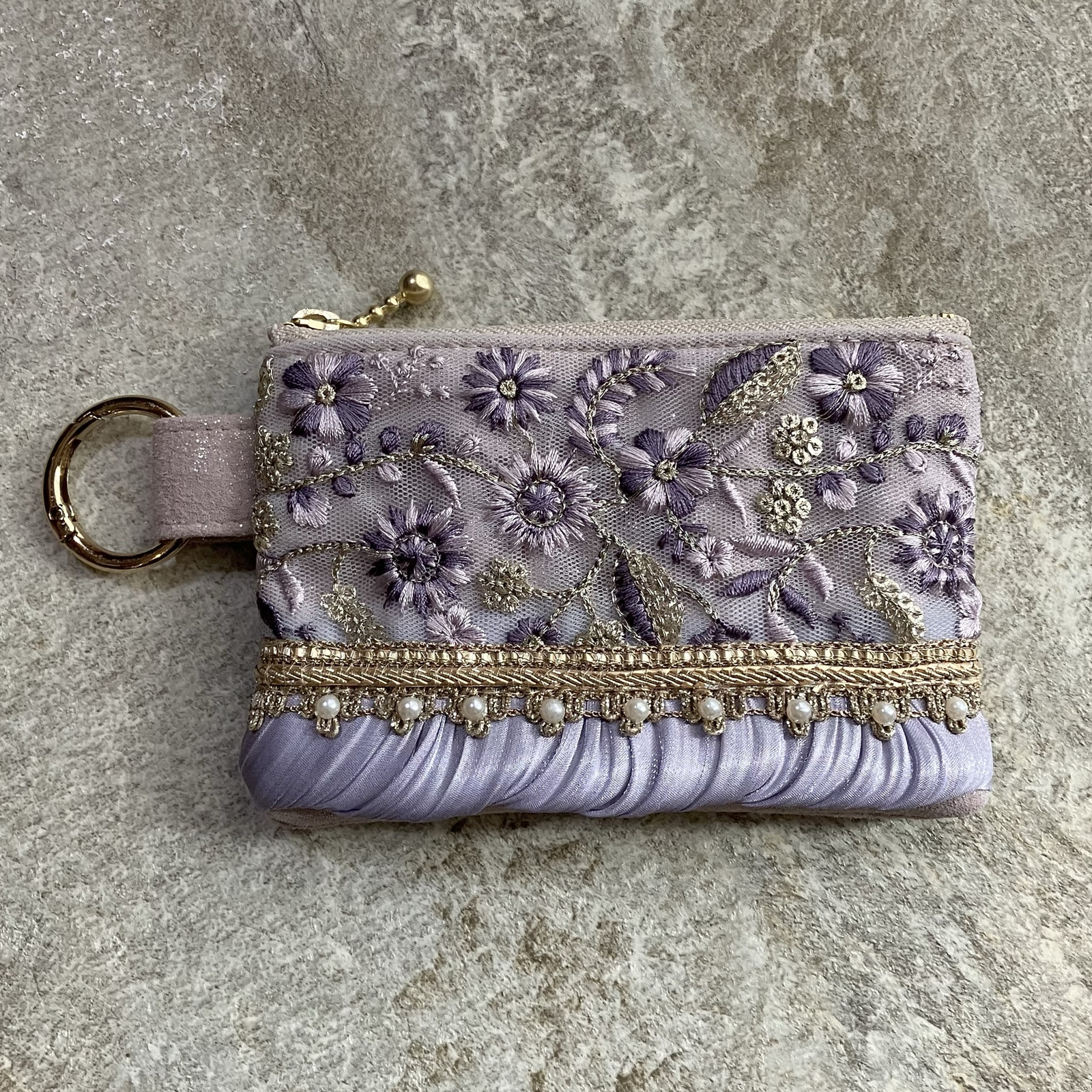羊革 本革 コインケース 小物入れ インド刺繍リボン パープル 花柄 