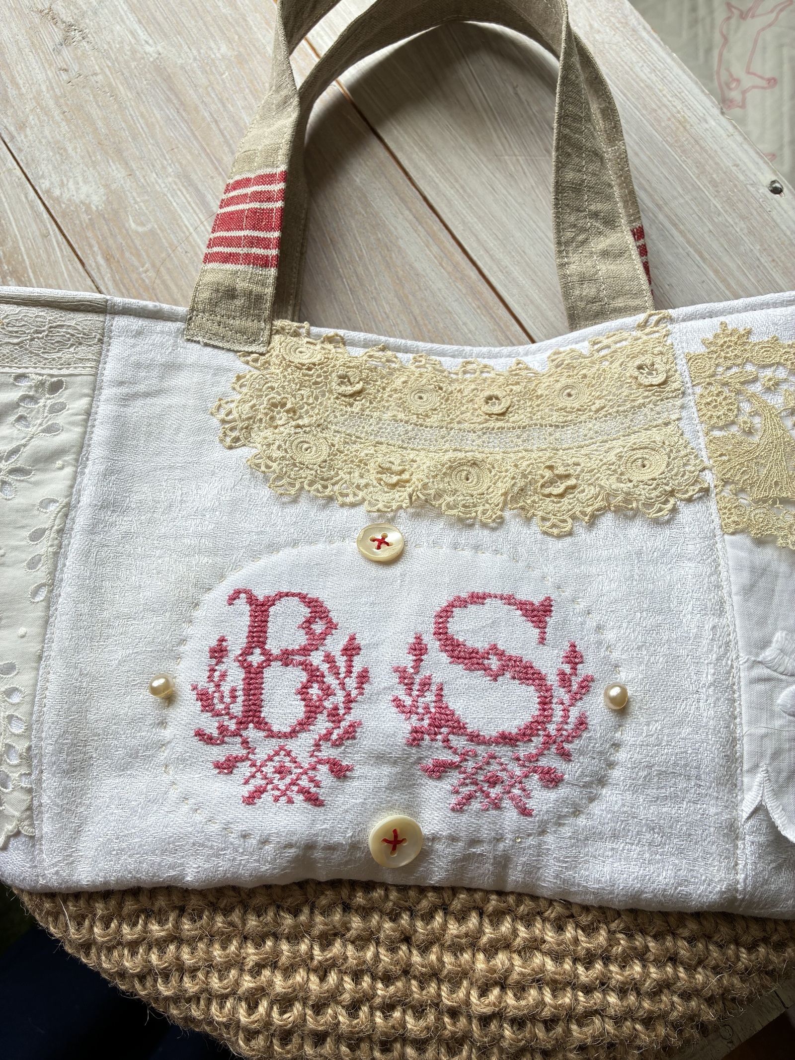 フランスアンティーク* かごバッグ*赤の手仕事*モノグラム刺繍*刺繍