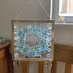 【送料無料】ブルー系　お花のリース　ゴールドフレーム　正方形　ꕤ シェルアート