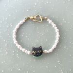 黒猫さんとパールのブレスレット