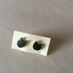    【陶器】黒ネコピアス