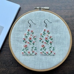 ≪ビーズ編みフリンジピアス≫  Small flower pattern