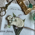 【鈴蘭リボン・サイアミ】しっぽの曲がるラットの手刺繍ブローチ