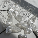 蝶々　ホワイトパール　アメリカンフラワー　結婚式髪飾り　洋装　和装　ヘッドドレス　髪飾り　成人式　卒業式　前撮り