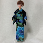 ジェニー　Momoko　着物　黒・洋花柄