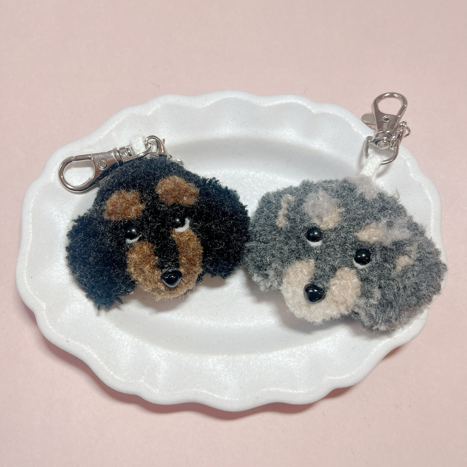ダックス(クリーム) パンチニードル キーホルダー チャーム - ぬくもり