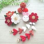 🐰うさぎとお花の髪飾り*紅白（玉かんざし付き）七五三髪飾り・浴衣・卒園式・卒業式・着物・お正月　赤　つまみ細工