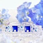 美濃焼×ブルー 💙  花模様ピアス･イヤリング｜ガラス×ロイヤルブルー ネイビー の5粒セット｜初夏に映える涼やか耳飾り