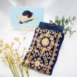 【7cm】【バネ口】《インド刺繍リボン》彩りバネ口ポーチ［月夜の宝飾］（ミニポーチ　化粧ポーチ　リップポーチ　バッグチャーム　ギフト　プレゼント　誕生日　クリスマス　ブルー　ネイビー　紺　藍）