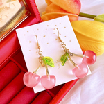 大人可愛い 揺れる さくらんぼ🍒✨️ ベビーピンク ハンドメイドピアス イヤリング レディース アクセサリー