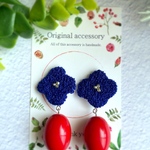 No.145【ネイビー×レッド】　粒々お花モチーフの刺繍のピアスorイヤリング