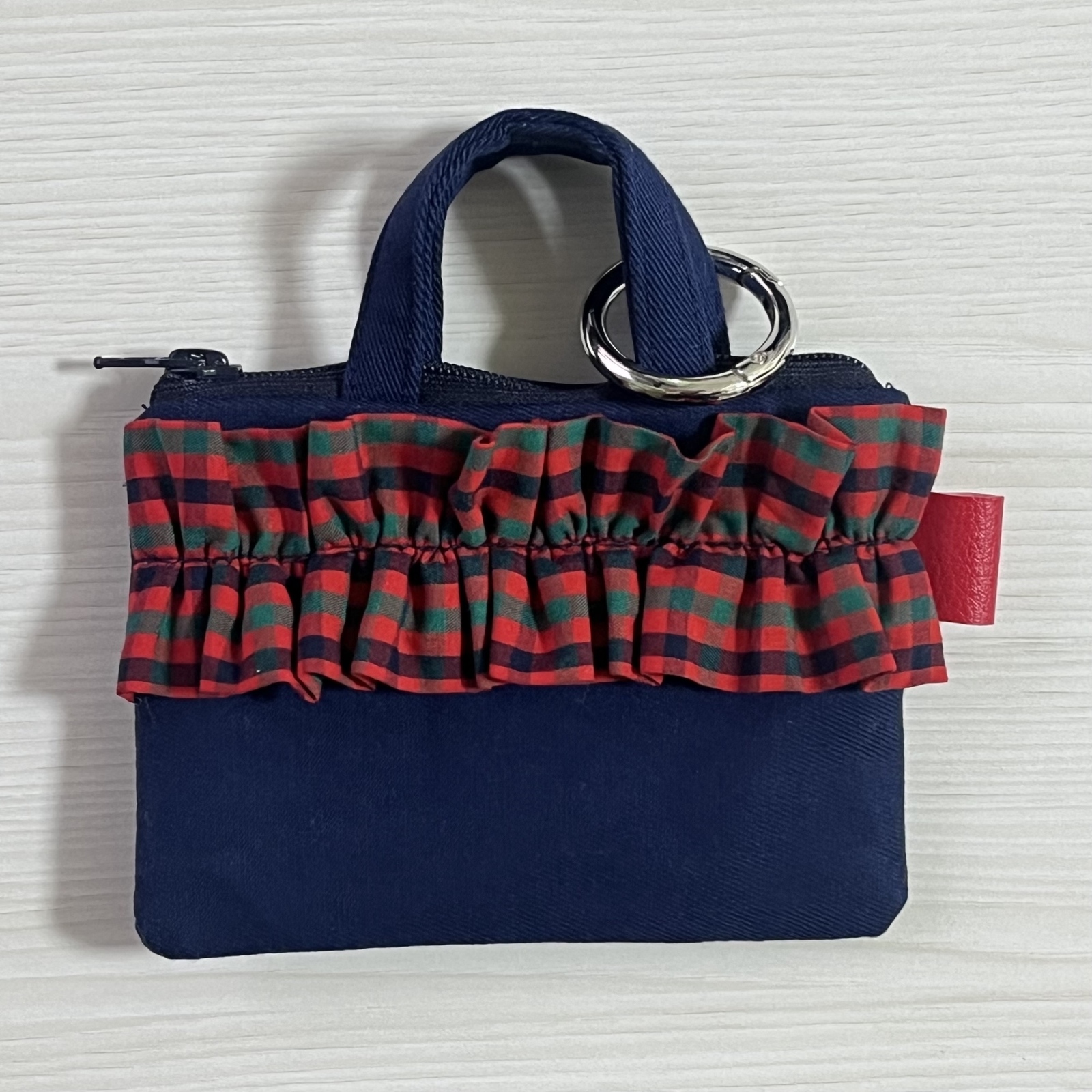 ハンドメイド♡スマホポシェット♡ファミリアチェック♡ワッペン付き♡ ハンドメイドファミリアチェック&デニムスマホストラップスマホ