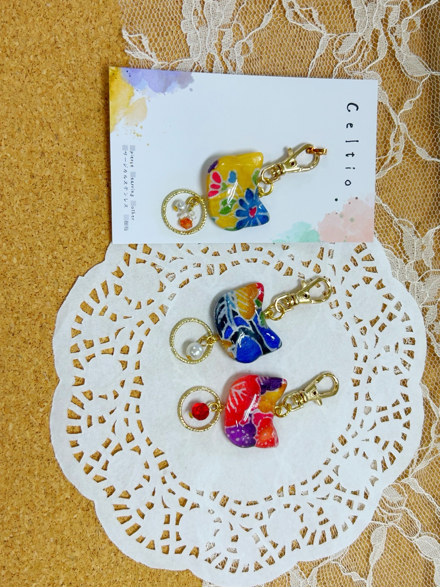 琉球紅型の猫ちゃんキーホルダー 沖縄 カラフル ビーズ - CELTIO