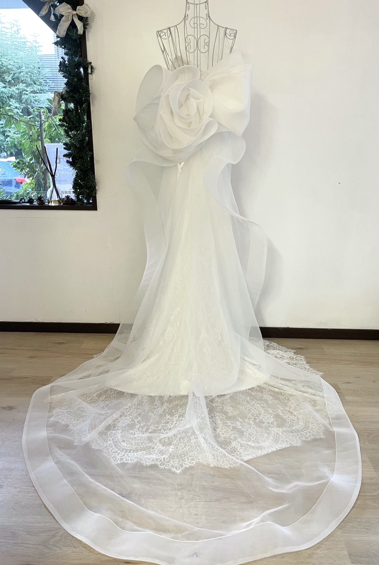 ♡ﾙﾘｱﾝｵﾘｼﾞﾅﾙ♡ ウェディング 3D変わりバックリボントレーン付き 現品 