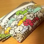 39(＝ｻﾝｷｭｰ)企画：プチポーチ ラミネート 行列猫。黄緑系。