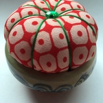 ころんと 針山 朱柄