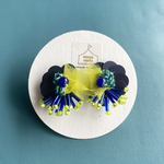 【sparkle】ネイビーとネオンイエローのビーズの刺繍ピアス(イヤリング)