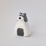 おにぎりが好きすぎるミニチュアシュナウザーの陶土置物