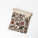 ラミネート　ばねポーチ／携帯ごみ入れ【Emery Walker　エメリー・ウォーカー(ピンク＆モスグリーン)】 リバティ生地使用　Dカン付き