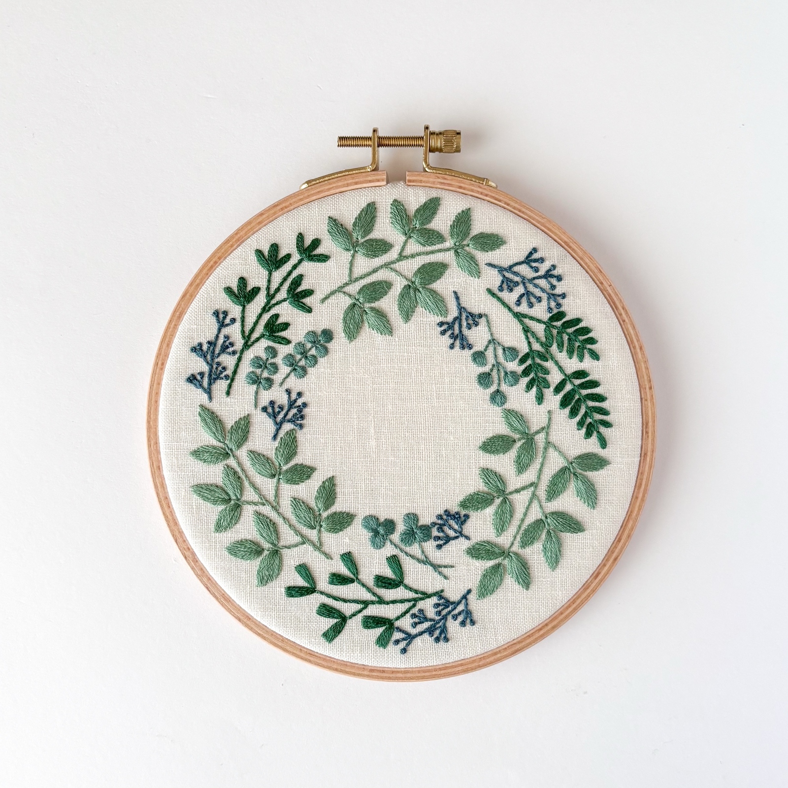 Botanical グリーン 刺繍ファブリックパネル 直径16cm /植物 葉 春夏 