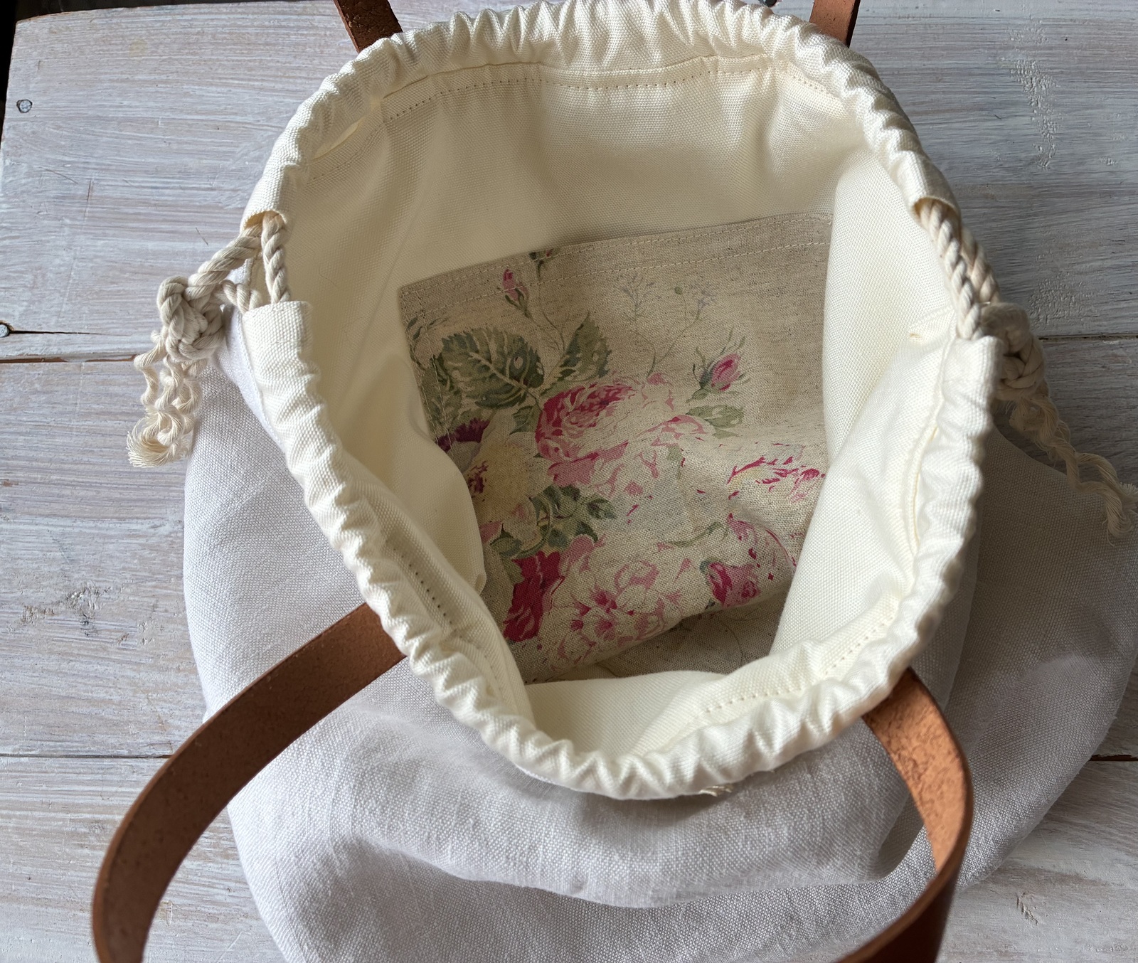 antique homespun linen*羊革マチ*ヴィクトリアン朝*手編みレース*巾着