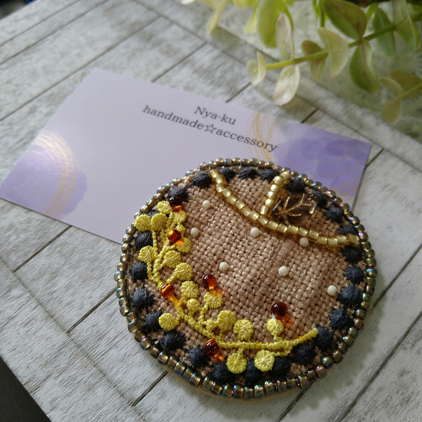 刺繍モチーフ お花バレッタ(大) ベージュ✕ブルー - Nya_ku