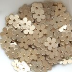 スパンコール 7mm 約400枚(約4g) 5枚花びら マット 金色 ゴールド (SF507MGLHH01)