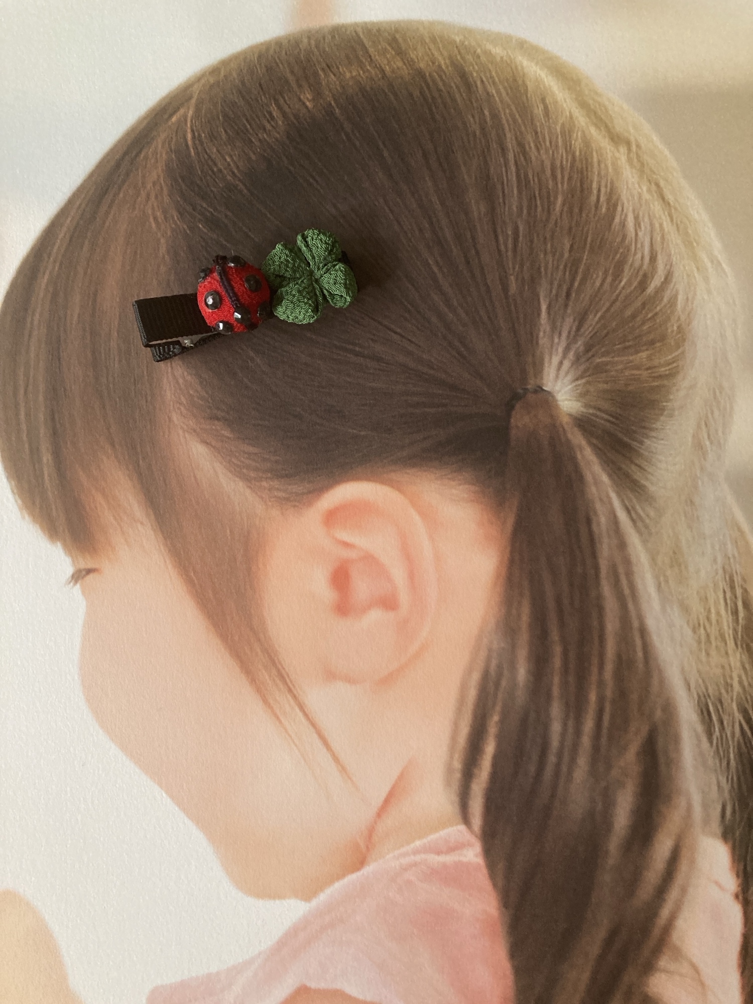 軽量で柔らか》向日葵と蝶/てんとう虫とクローバーのヘアピン