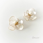 【Fiore〜ﾌｨｵｰﾚ〜】お花の耳飾り ピアス・イヤリング／ウェディング・ブライダルにも