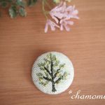 オリーブの木の刺繍ブローチ・ホワイト